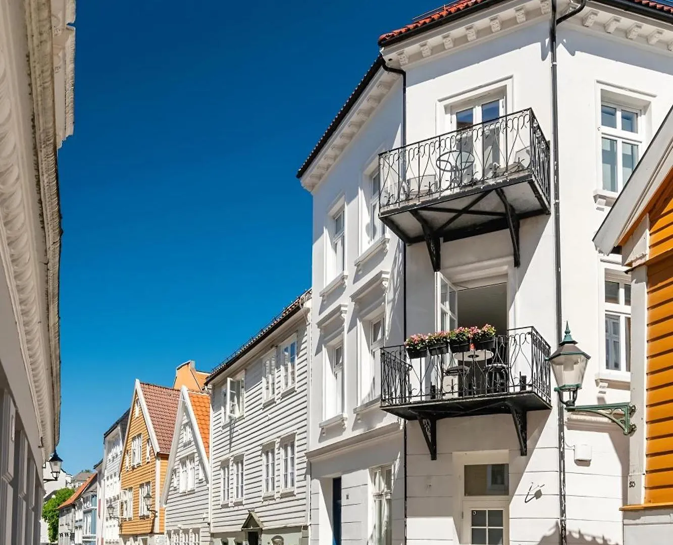 Renovated Gem With Balcony In Central Street Bergen 0*,