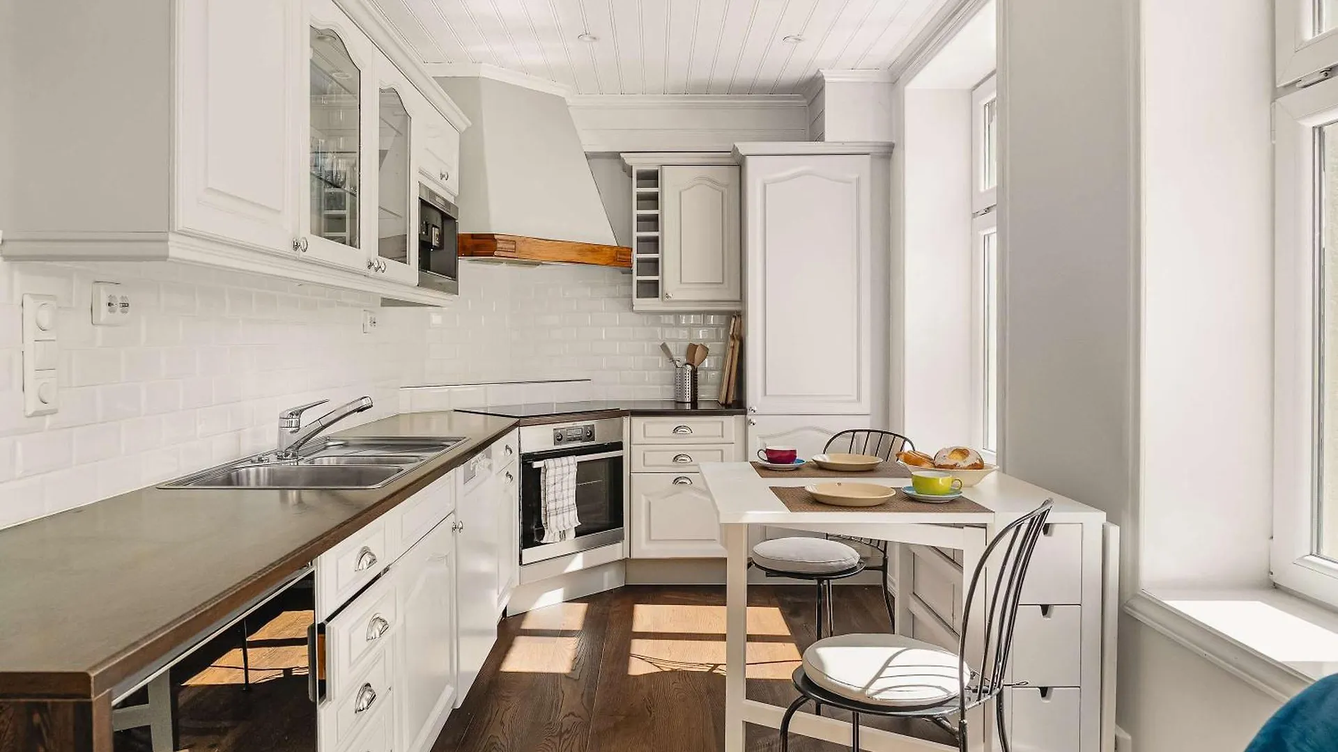 Daire Renovated Gem With Balcony In Central Street Bergen