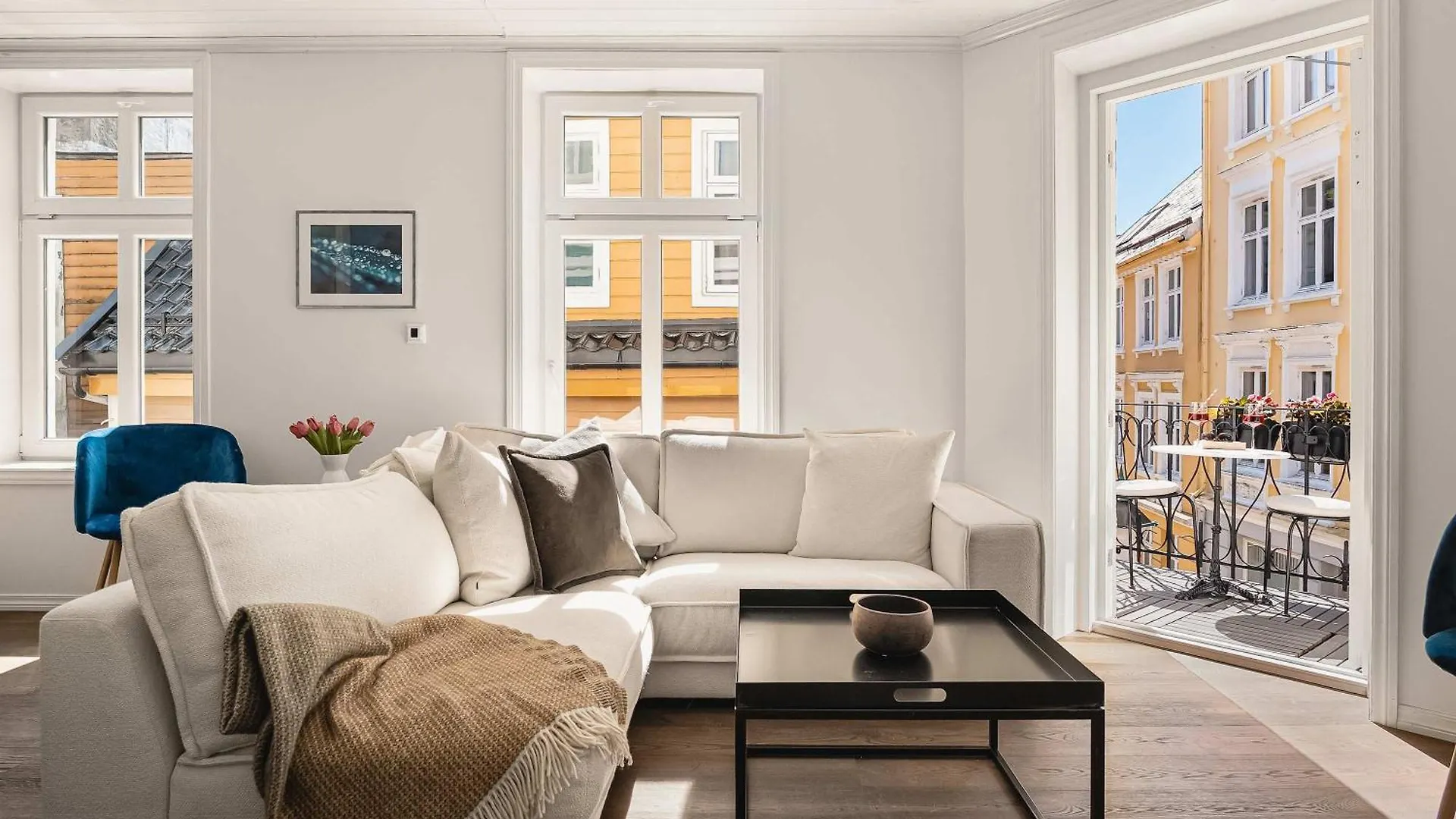 Daire Renovated Gem With Balcony In Central Street Bergen